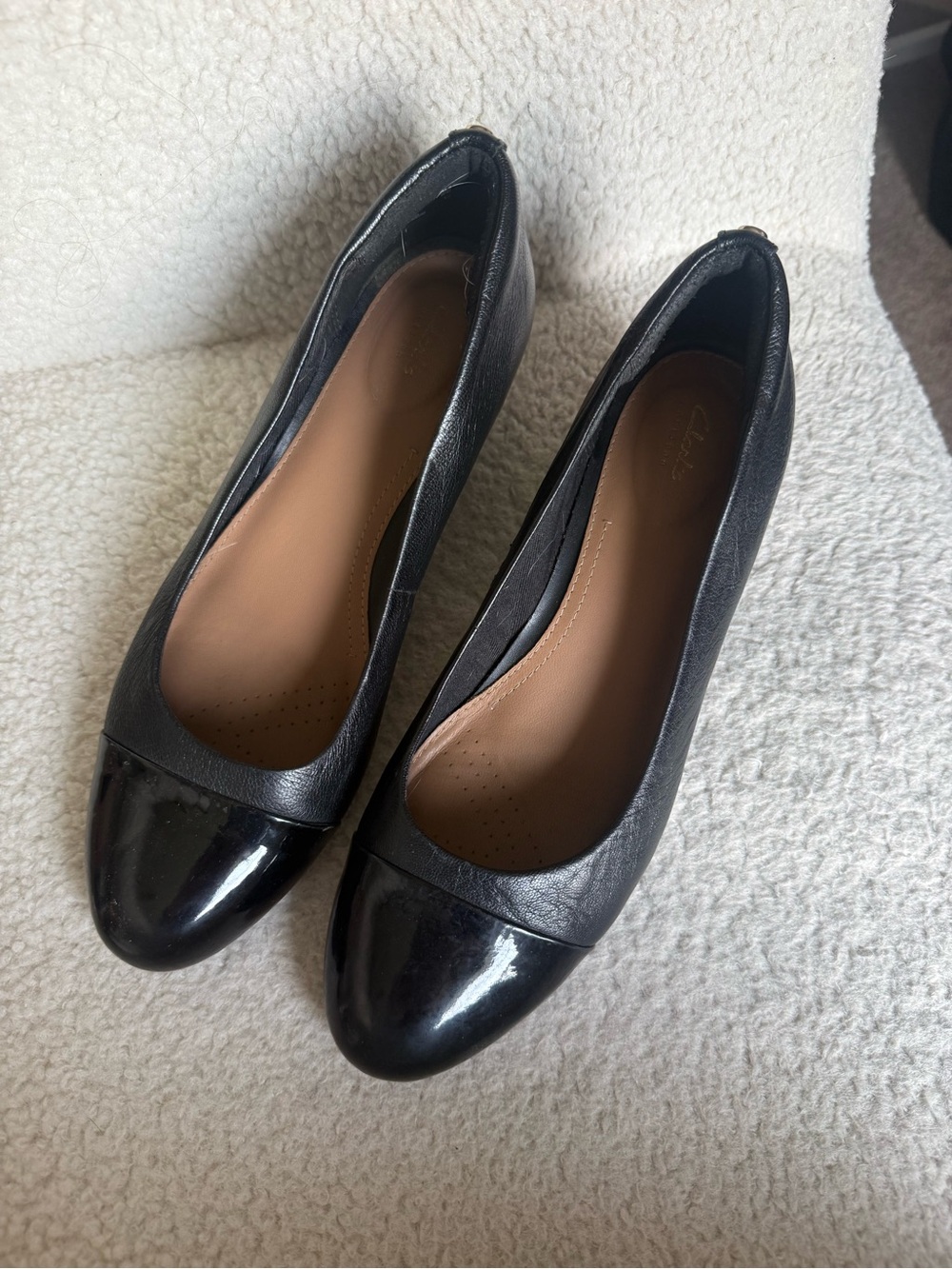 Clarks Women's Black Leather Rounded Patent Toe Flats